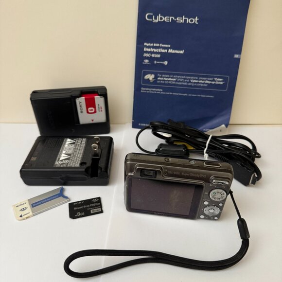 Sony Cybershot Digital Camera (Working) DSC-W300 8 MB 2 Batteries + Accessories - Picture 4 of 9